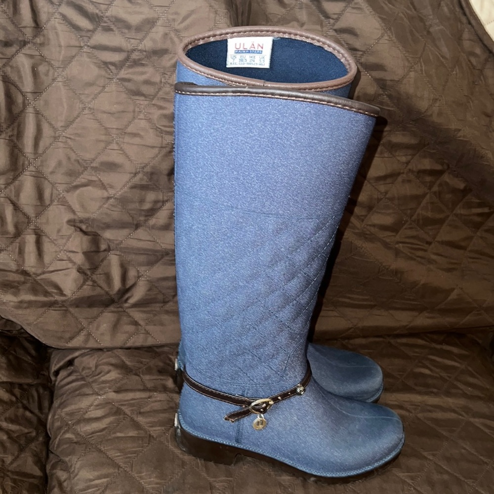 Rain boots in very good condition